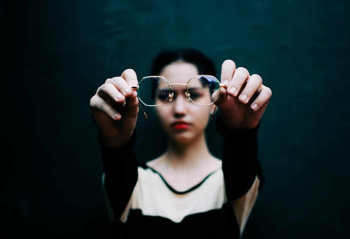 adolescente lunettes