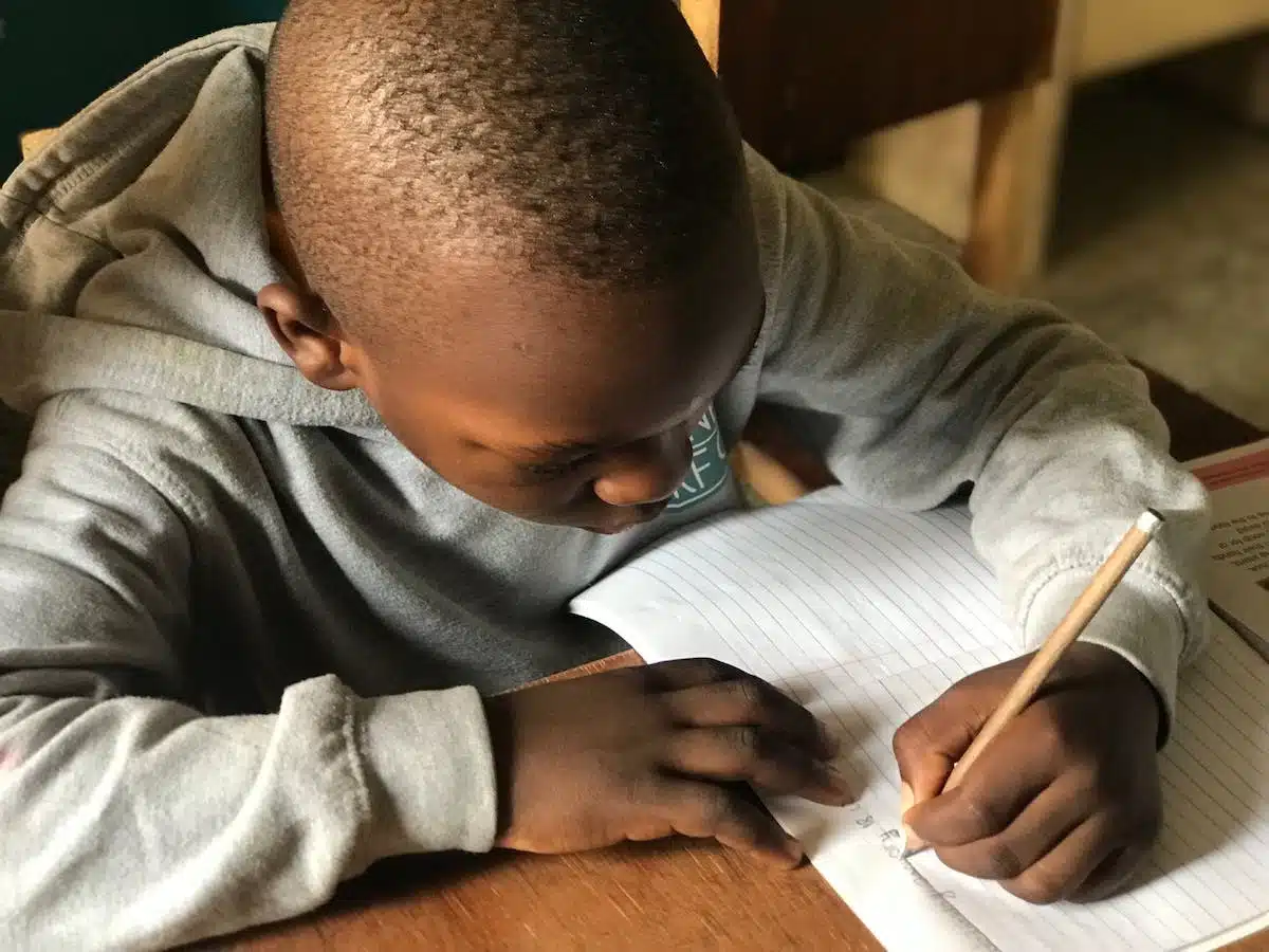 enfant  cahier
