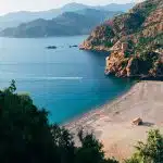 Les avantages d'acheter une villa en Corse en passant par une agence immobilière